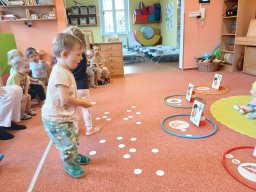 Oči, uši, pusu, nos máme pro radost