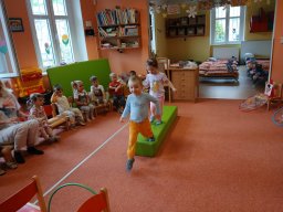 Oči, uši, pusu, nos máme pro radost