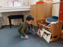 JARO U NÁS NA DVOREČKU