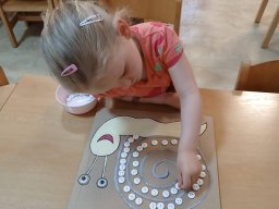 CO SE DĚJE V TRÁVĚ A U RYBNÍKA