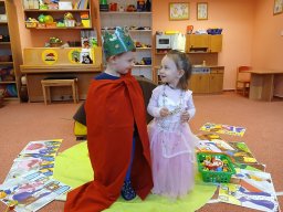 Slunéčko zachází za hory