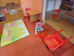 Slunéčko zachází za hory