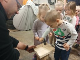 Ten dělá to a ten zas tohle