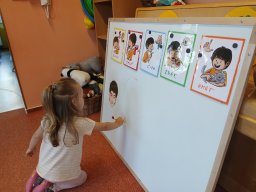 Oči, uši, pusu, nos máme pro radost