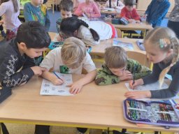 PŘEDŠKOLÁCI VE ŠKOLE NA NÁMĚSTÍ