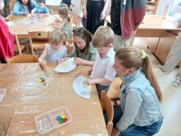 KVĚTEN VE SLUNÍČKU